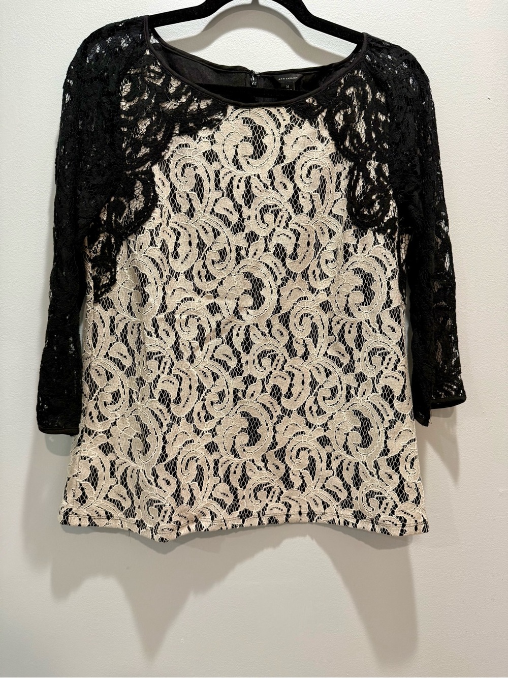 Ann Taylor Black Ivory Lace Blouse Medium 3/4 Sleeve Floral Lace Top